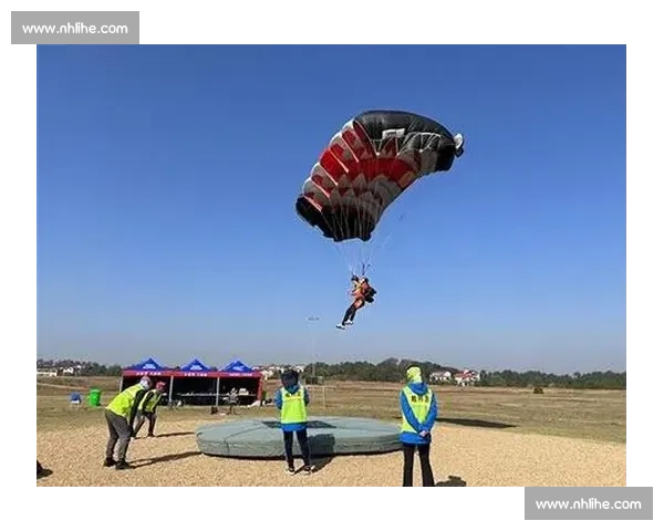 吉安蓝天舞 “芭蕾”：跳伞世界杯凌空开赛